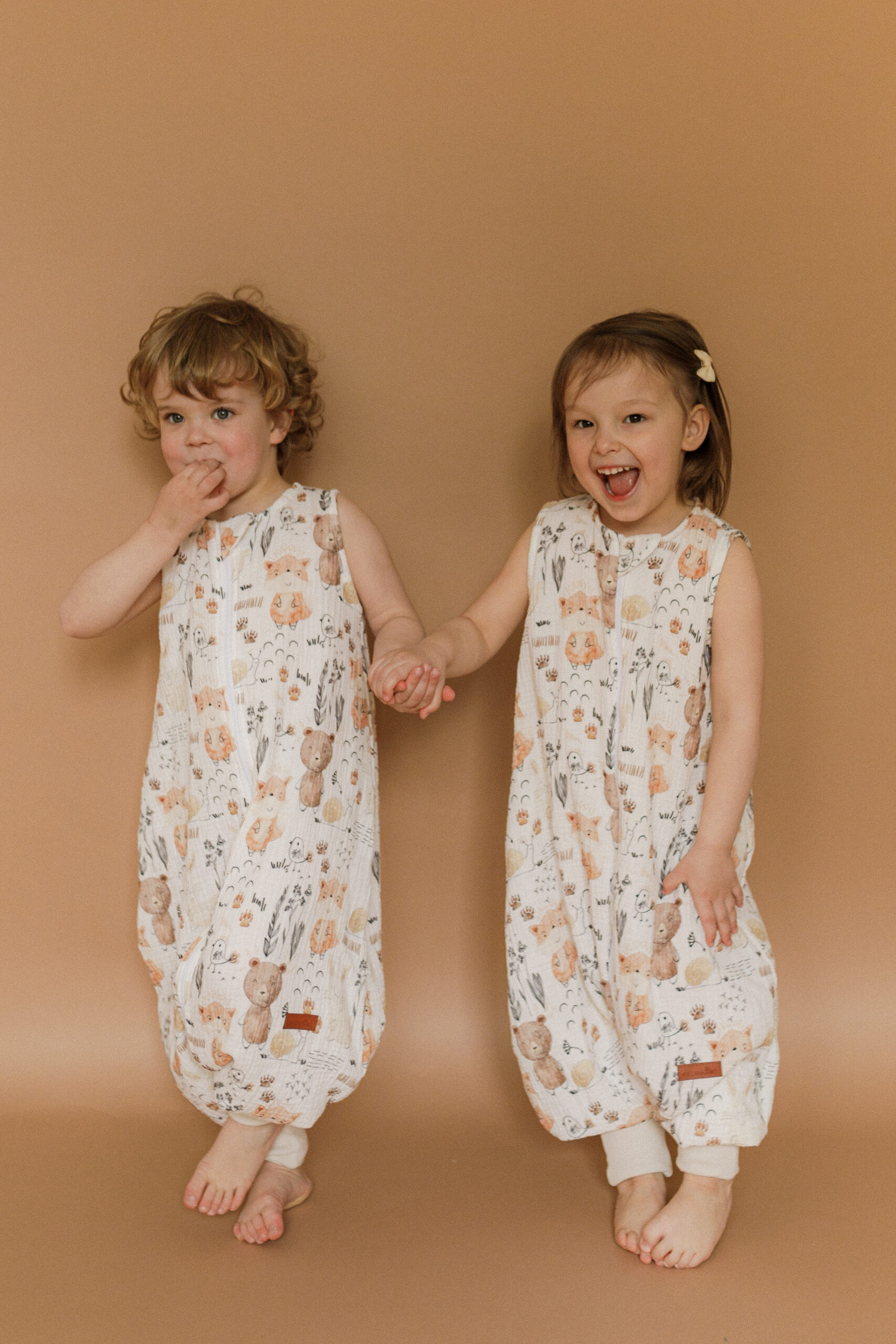 Muślinowy śpiworek z nogawkami - wzór Leśne zwierzątka