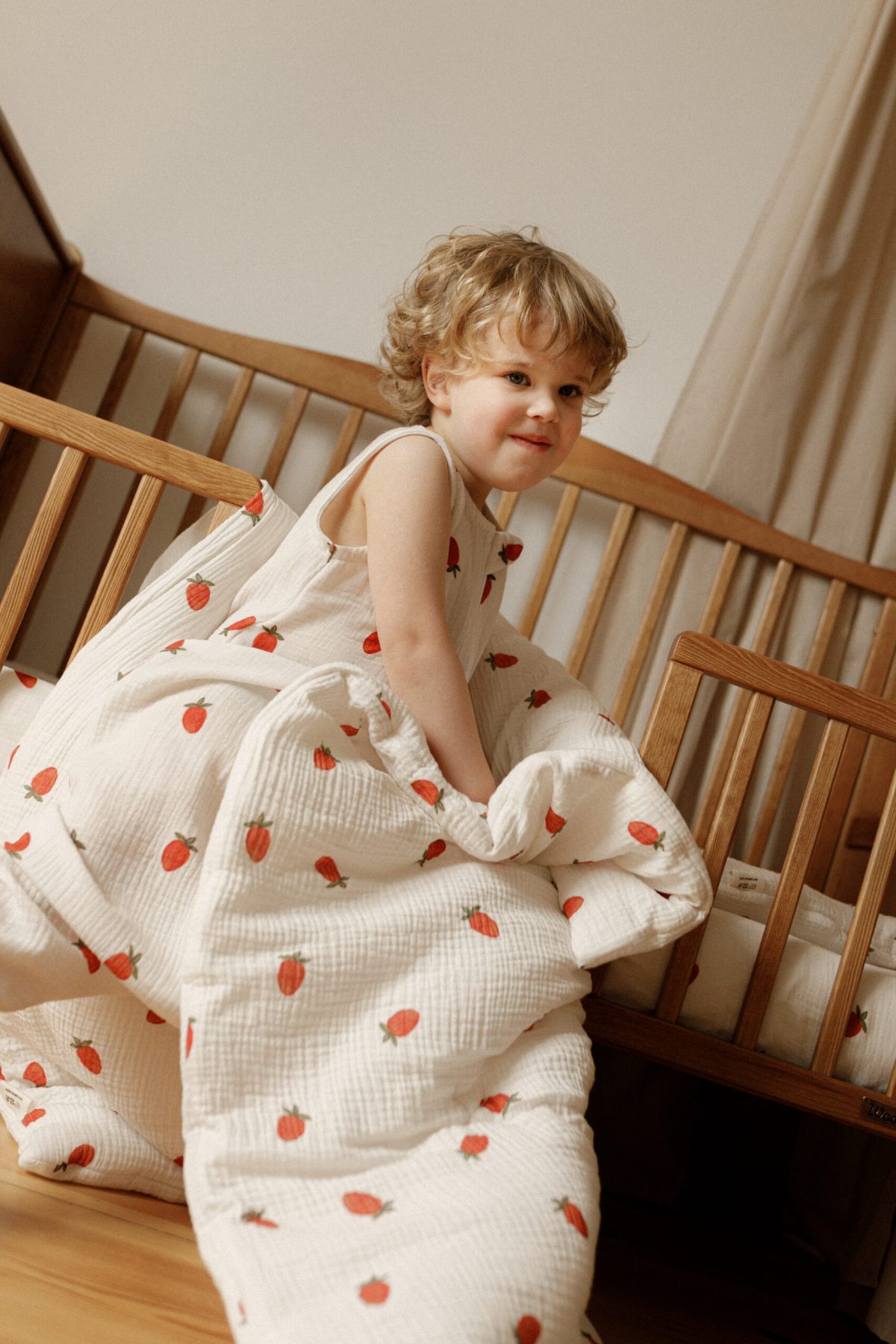 Muślinowa pościel z wypełnieniem wzór Truskawki - obrazek 2