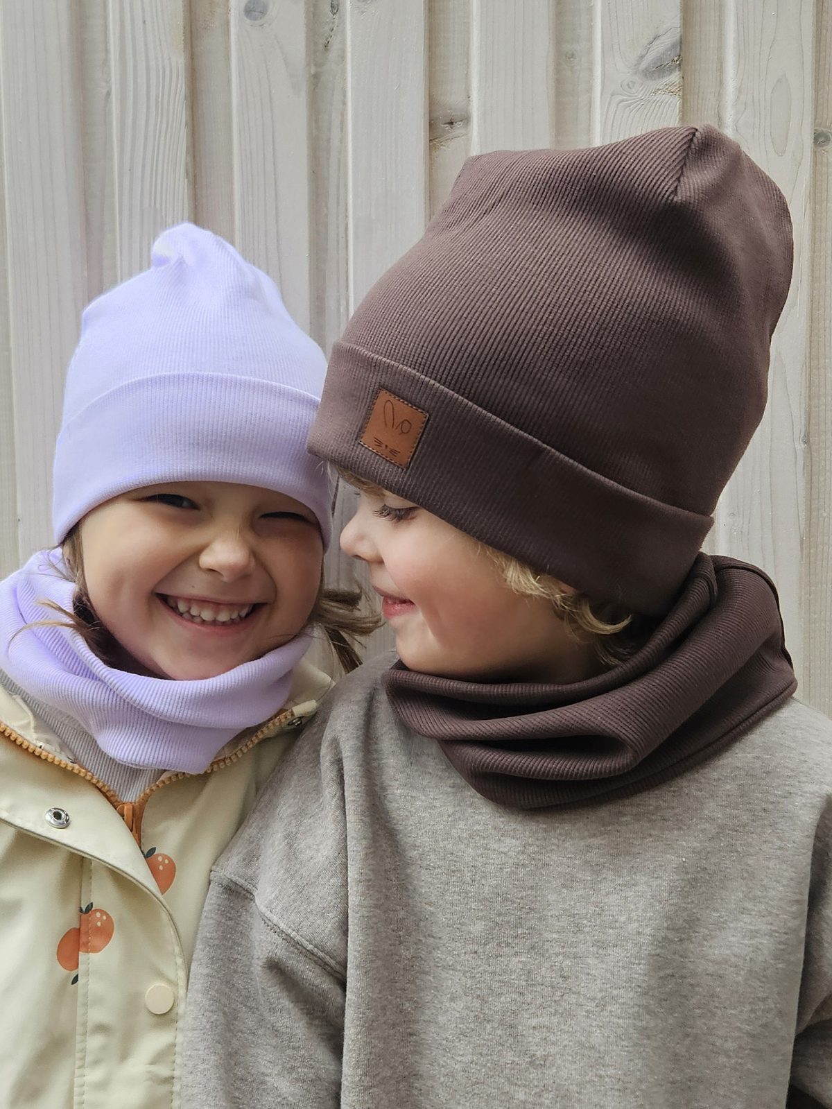 Czapka prążkowana CZEKOLADA - obrazek 2