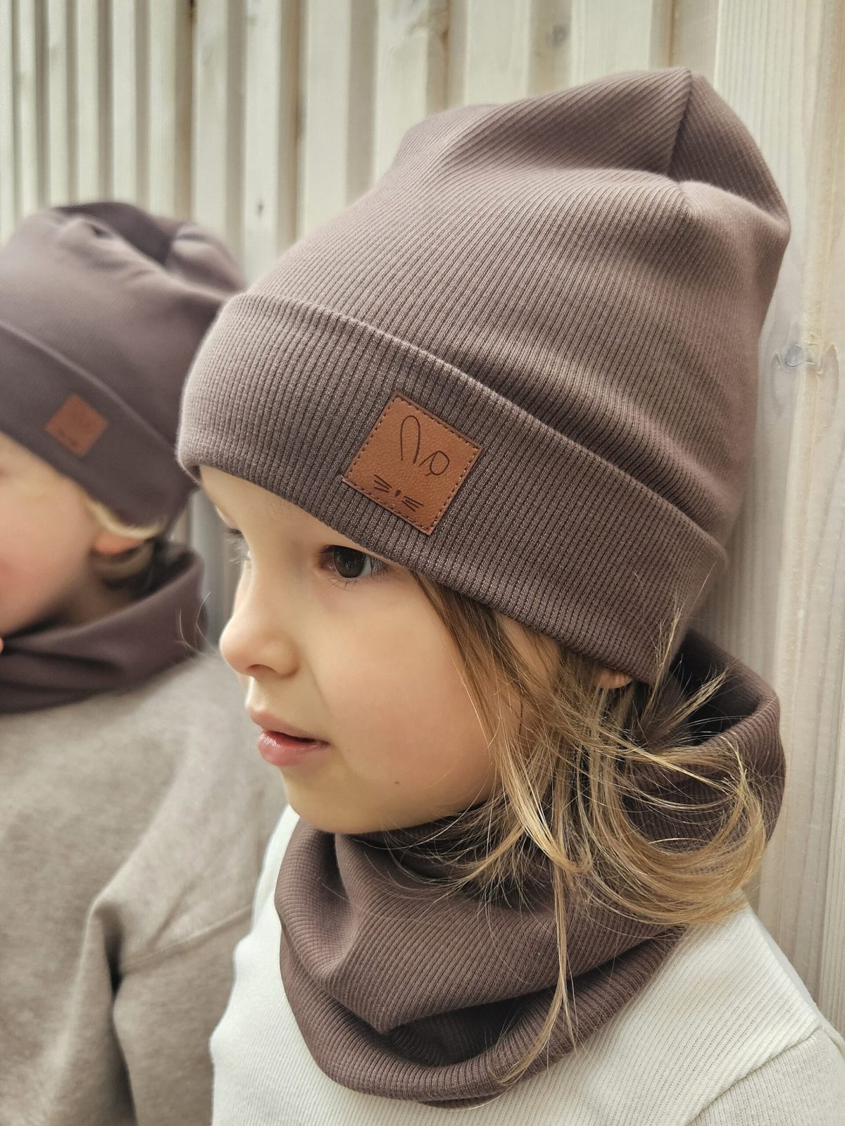 Czapka prążkowana CZEKOLADA - obrazek 3