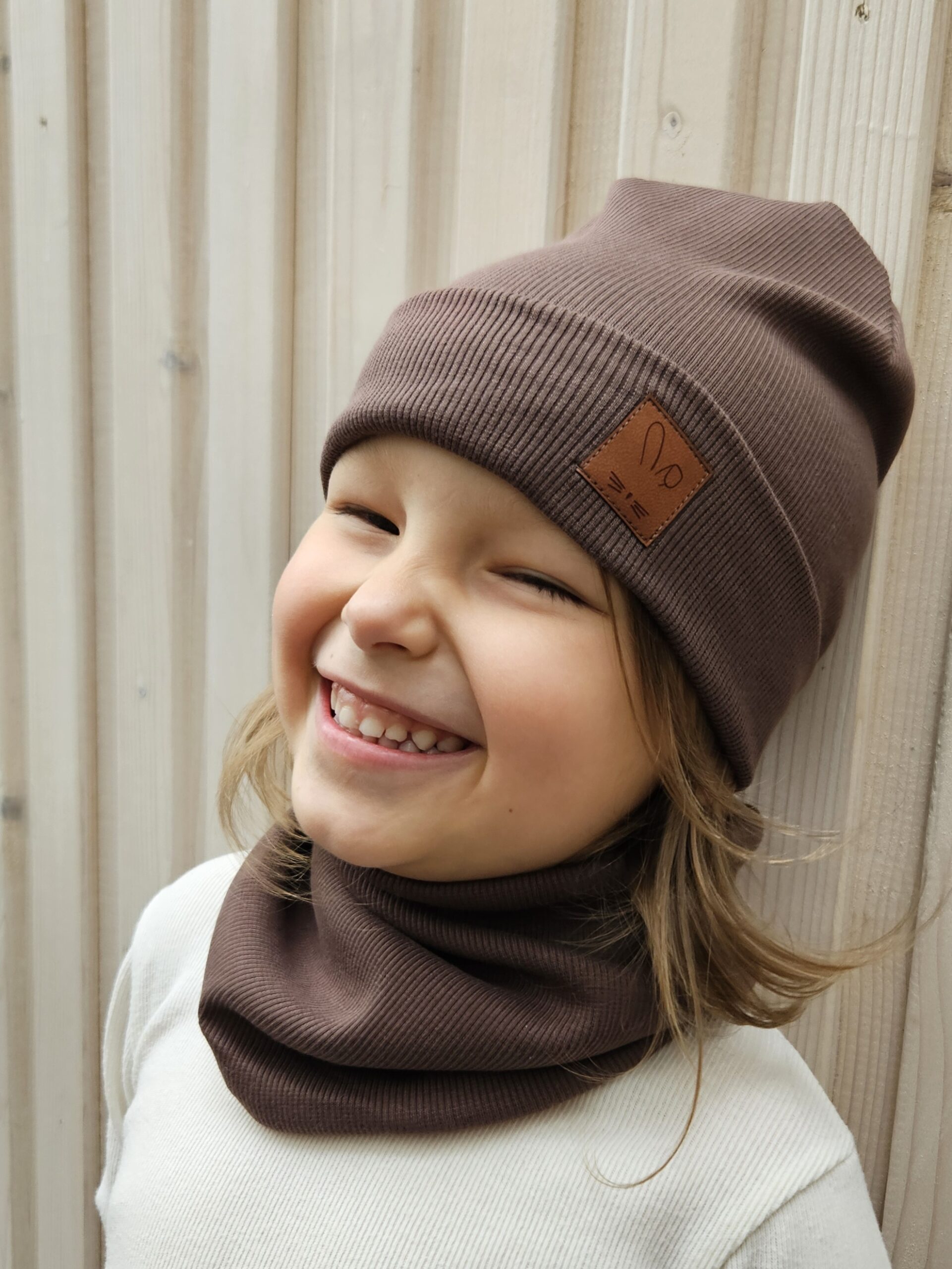 Czapka prążkowana CZEKOLADA