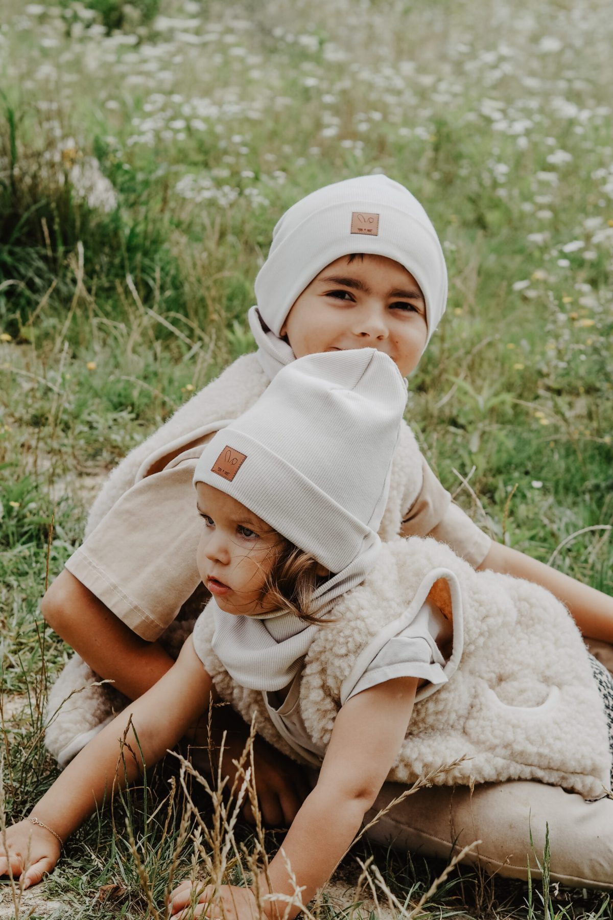 Czapka prążkowana BEŻ - obrazek 2