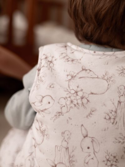 Śpiworek z nogawkami - wzór Króliczki na polanie - obrazek 5