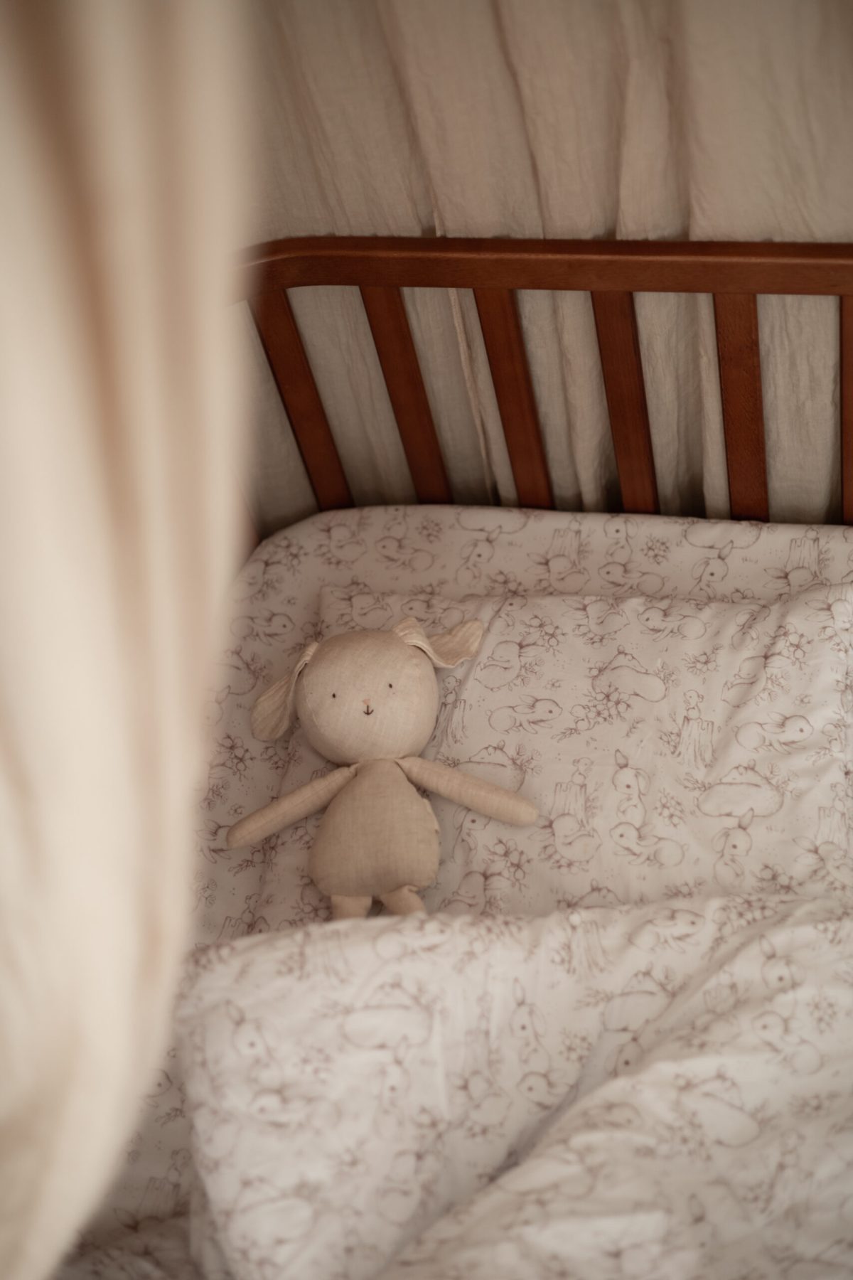 Poduszka - wzór Króliczki na polanie - obrazek 2