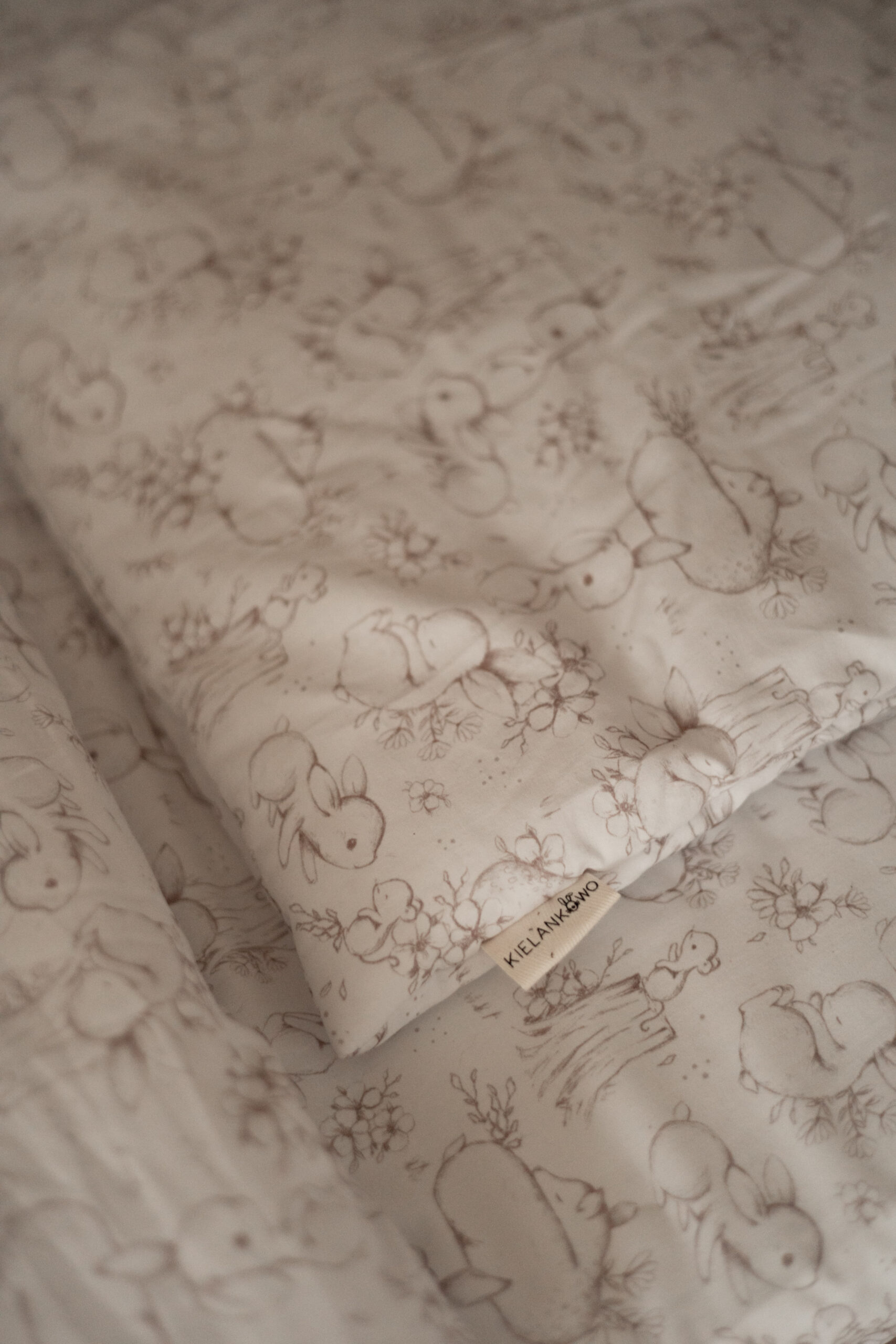 image00031-scaled-1.jpeg Poduszka - wzór Króliczki na polanie - obrazek 1