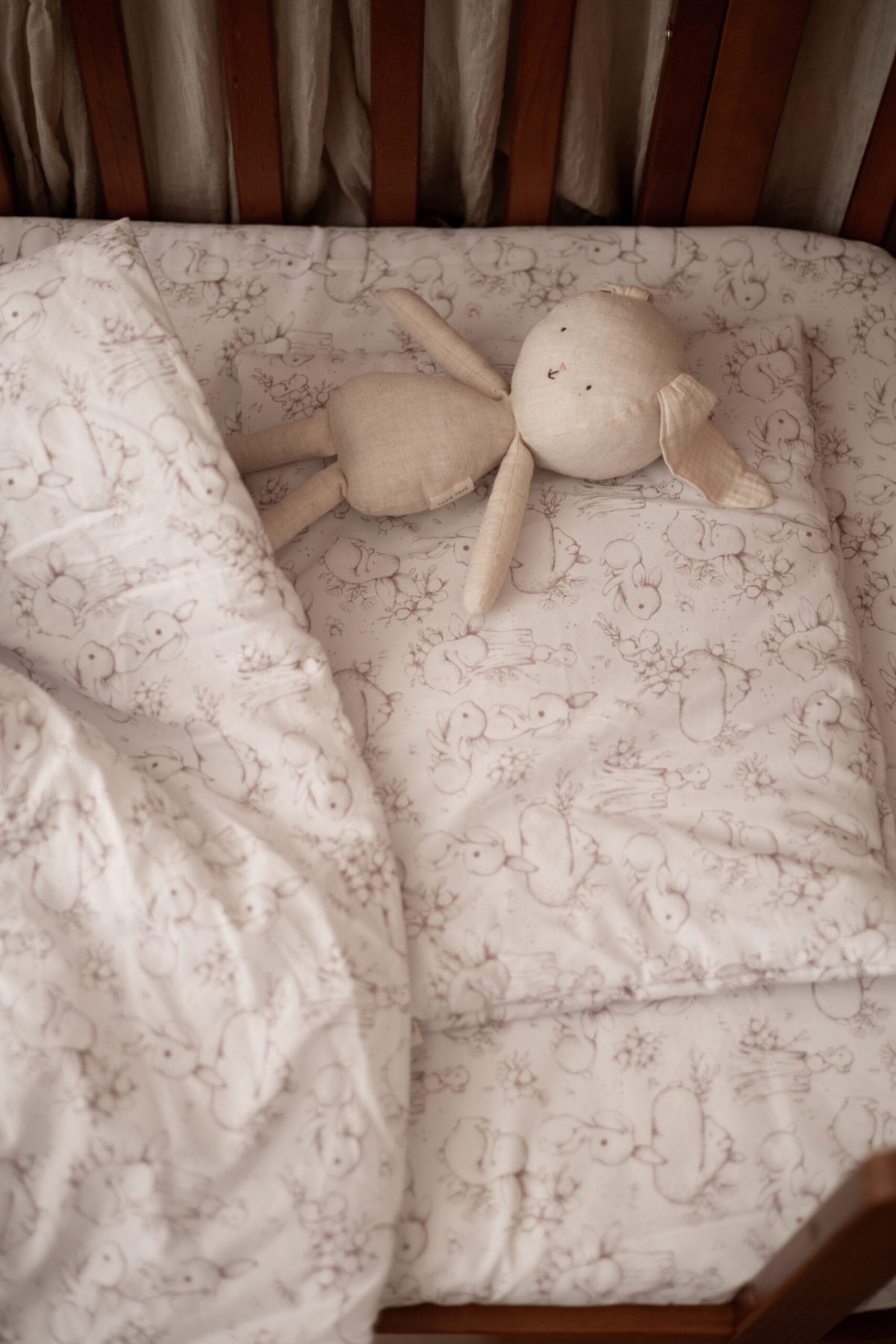 Poduszka - wzór Króliczki na polanie - obrazek 3