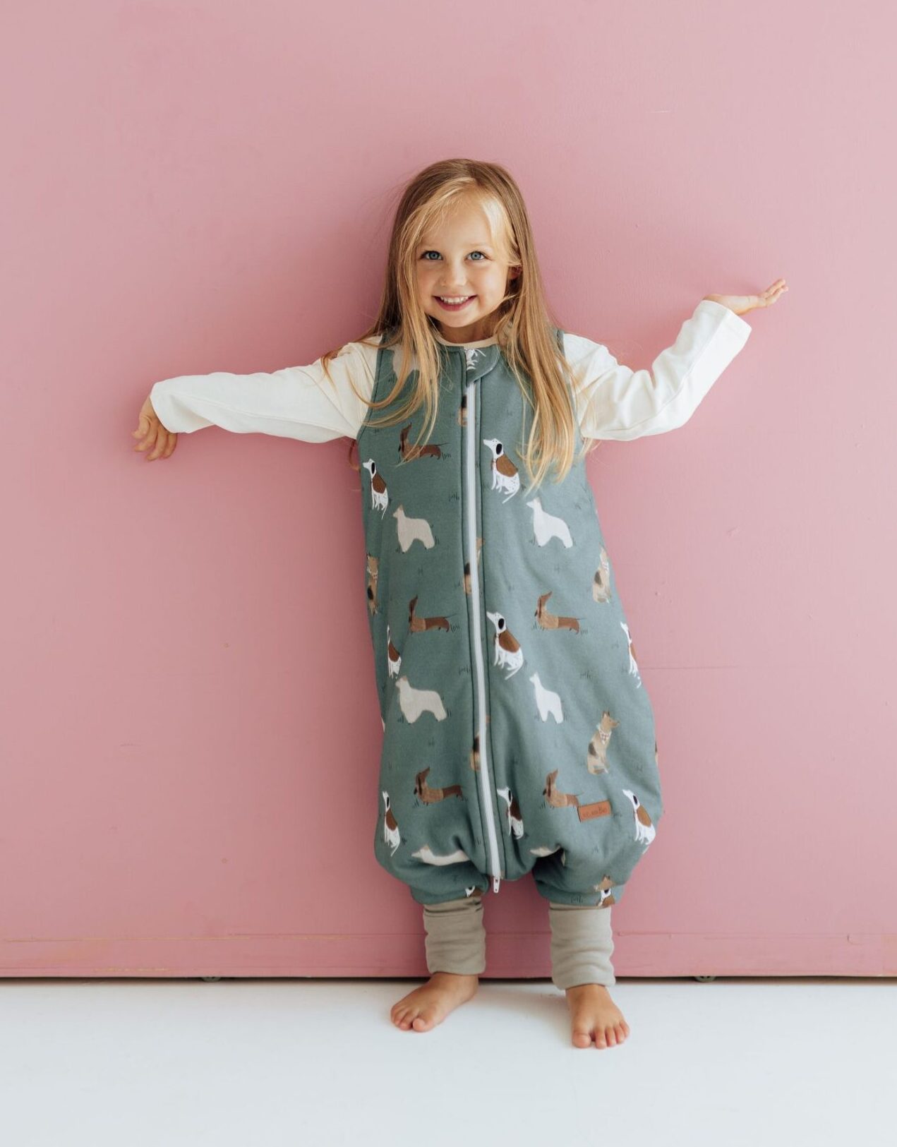 jesien24-138-scaled-e1725298894377.jpg Śpiworek z nogawkami - wzór PIESKI - obrazek 1