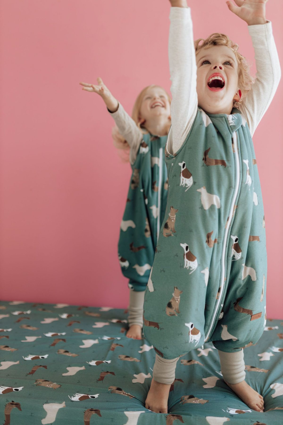 Śpiworek z nogawkami - wzór PIESKI - obrazek 4