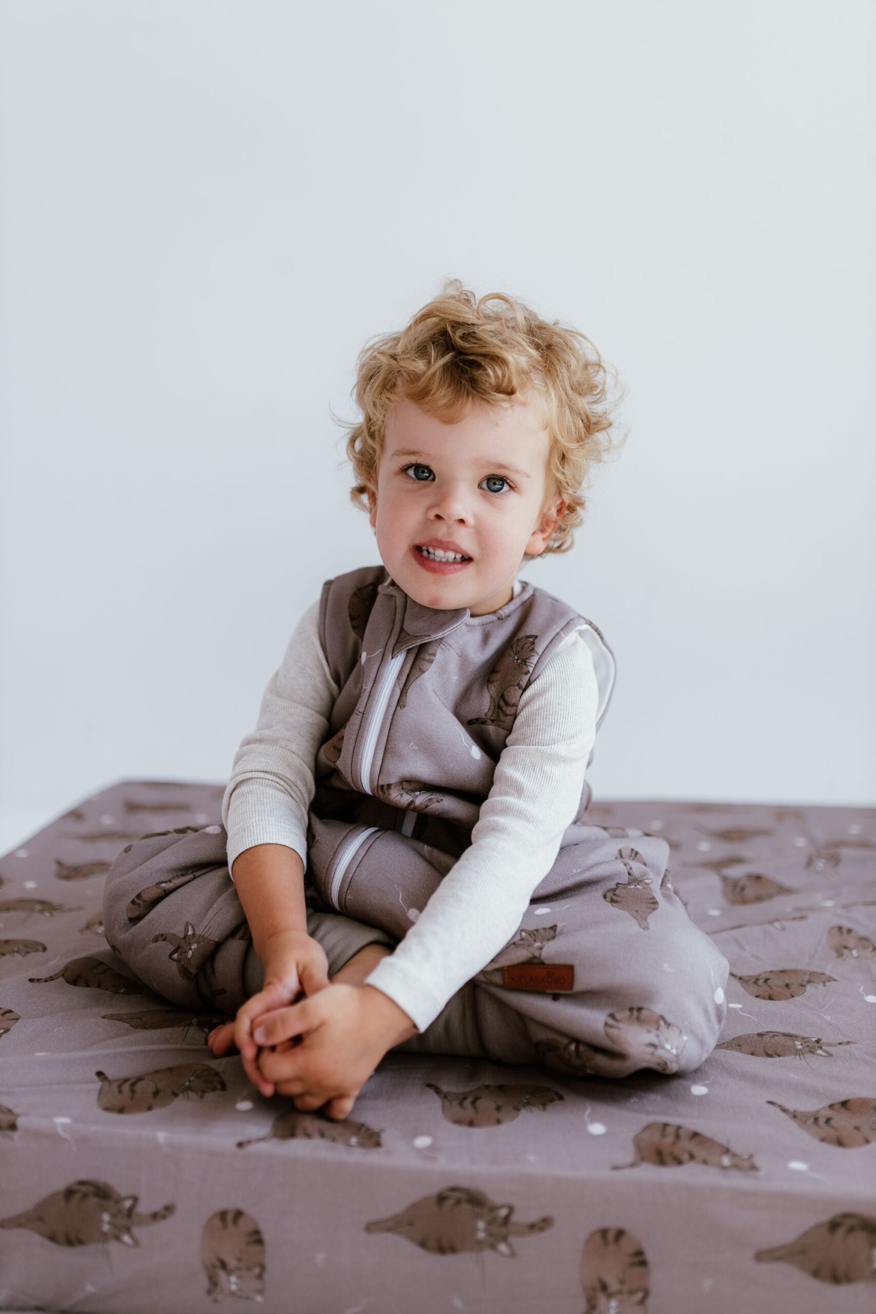 Prześcieradło do łóżeczka - wzór Kotki