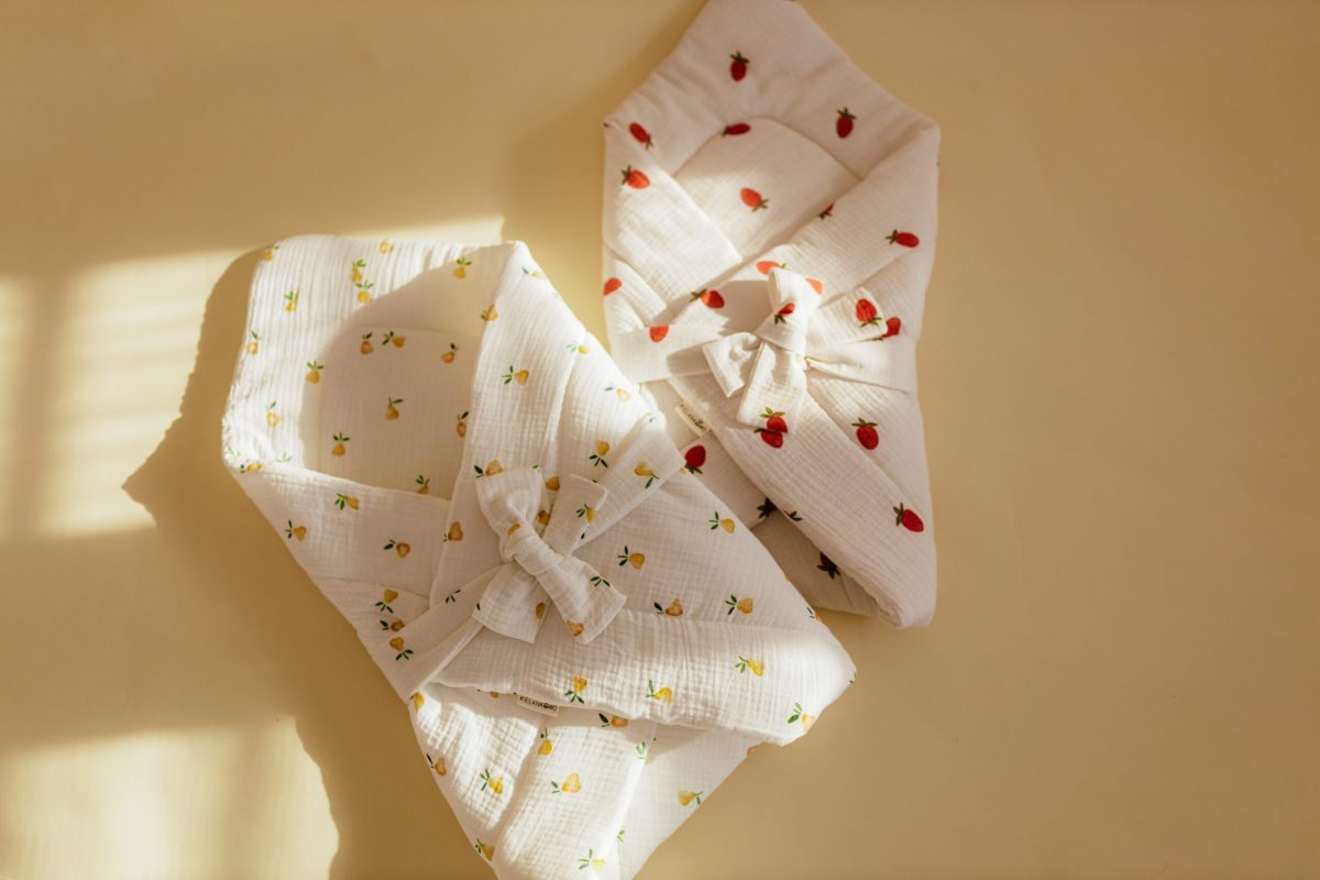 Muślinowy rożek niemowlęcy - wzór Truskawki - obrazek 2