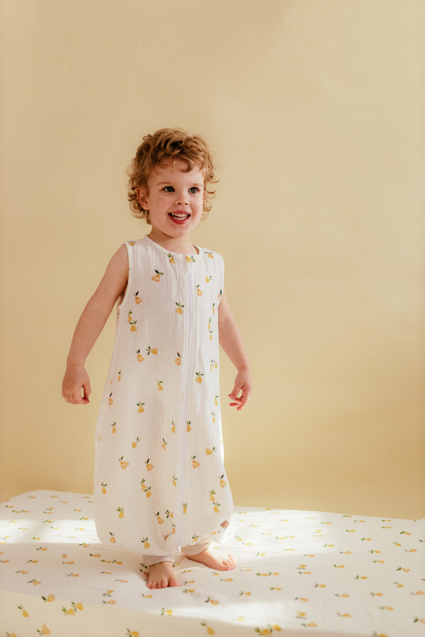 Muślinowy śpiworek z nogawkami - wzór Gruszki