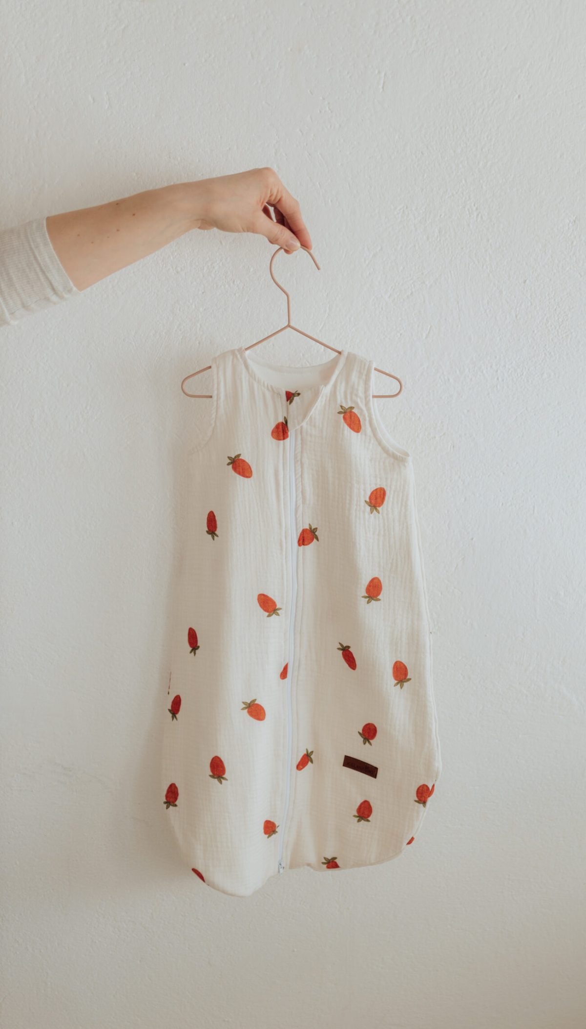 Śpiworek niemowlęcy muślinowy- wzór Truskawki - obrazek 3