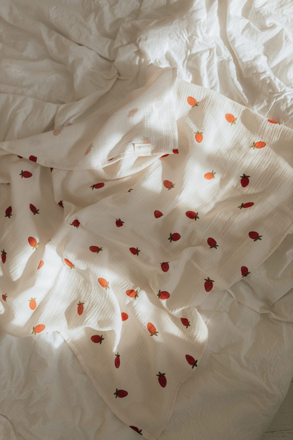 Muślinowy kocyk - wzór Truskawki - obrazek 3